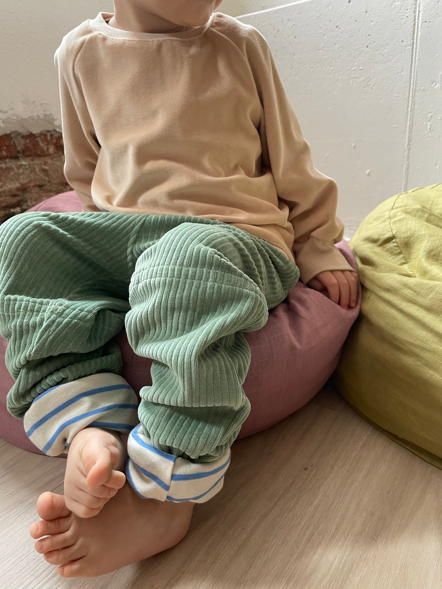 Faire Biobabymode mitwachsende Kinderhose Eukalyptus Steinblau I Bio Cordnicki